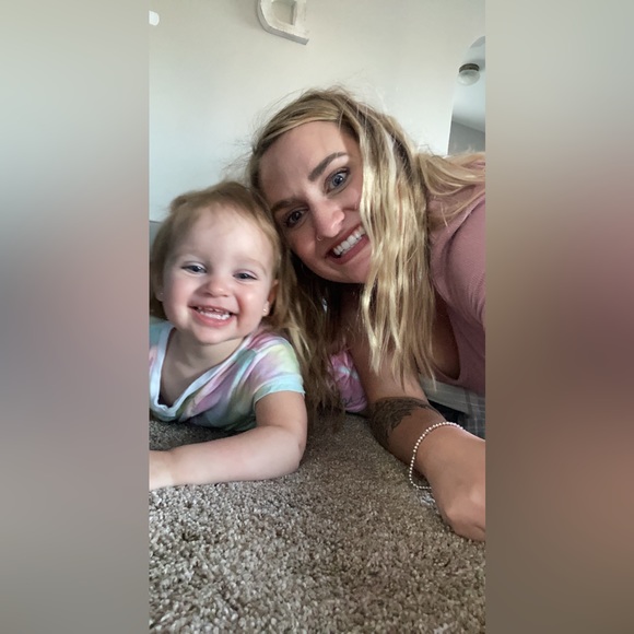 Hey!! I’m Savannah💖 I’m also a wifey💋, mama x2💙 💖, pet mama, and peds RN🩺 - Picture 4 of 14